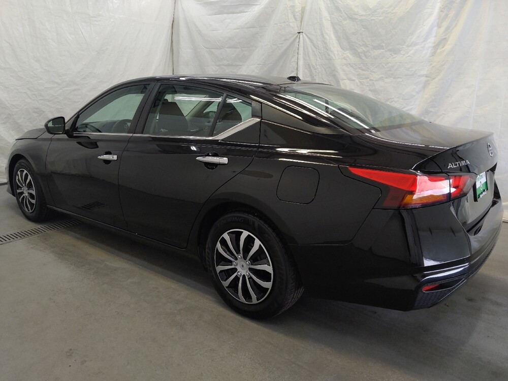 2020 Nissan Altima in Cincinnati, OH 45255 - 18068437 3