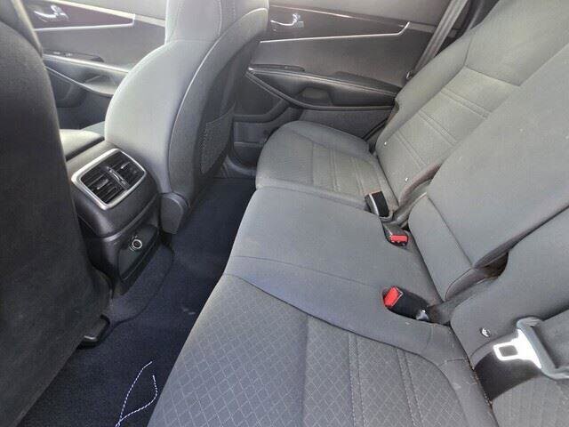 2019 Kia Sorento in Mesa, AZ 85212 - 18068533 27