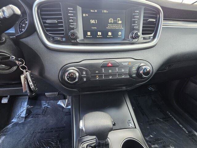 2019 Kia Sorento in Mesa, AZ 85212 - 18068533 20