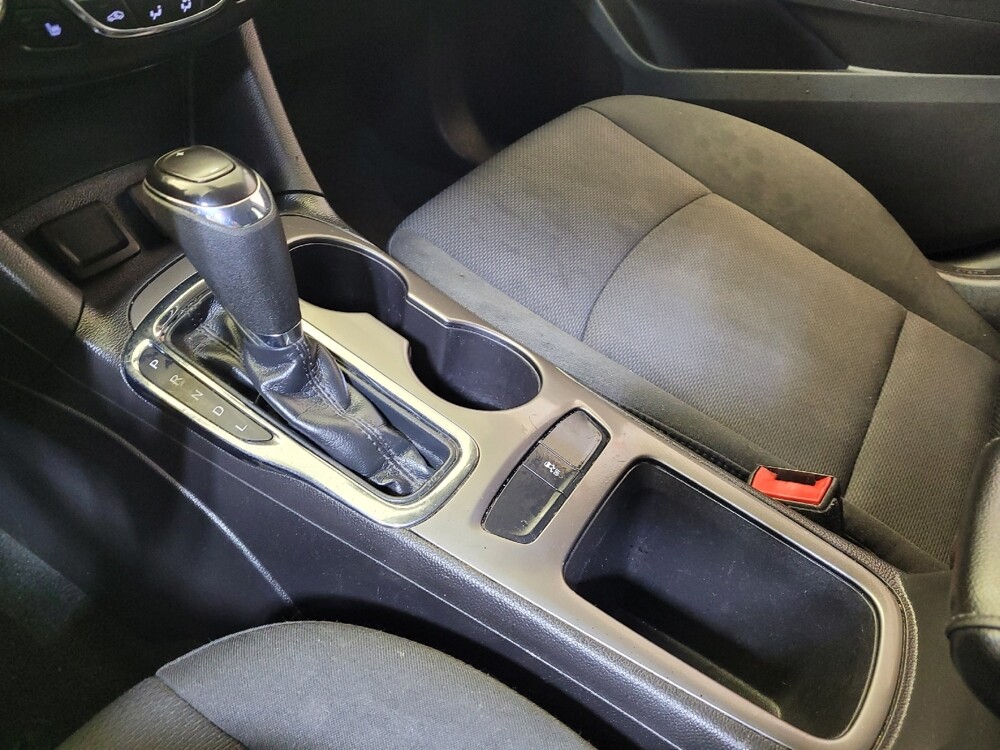 2017 Chevrolet Cruze in Maple Heights, OH 44137 - 18068647 26