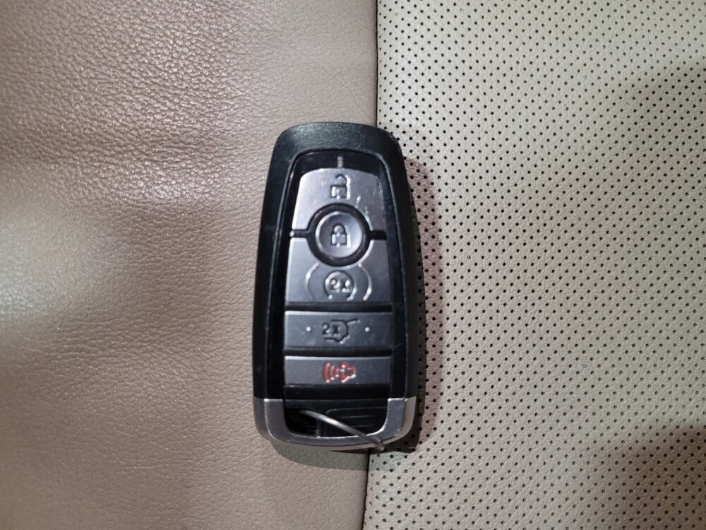 2020 Ford Explorer in Temple Hills, MD 20746 - 18068661 32