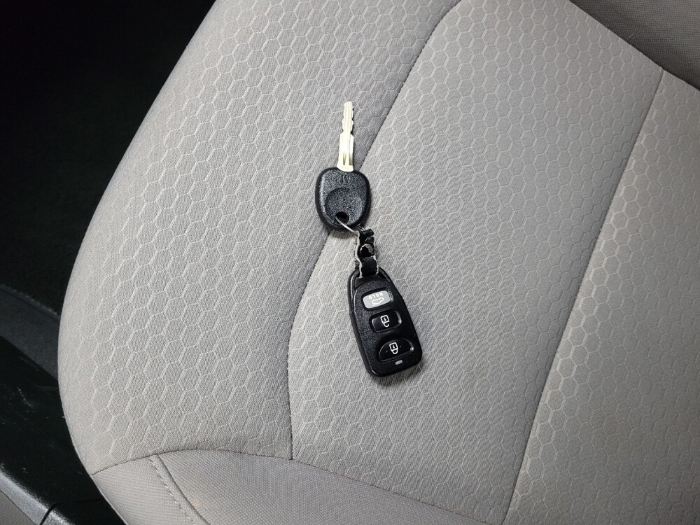 2019 Hyundai Elantra in Allentown, PA 18103 - 18068673 32