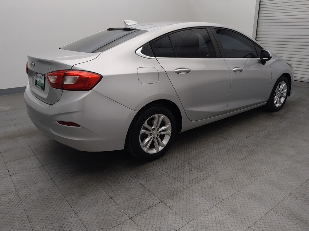 2019 Chevrolet Cruze in Live Oak, TX 78233 - 18068747 10