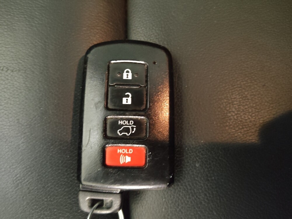 2019 Toyota Highlander in Bradenton, FL 34207 - 18068773 32