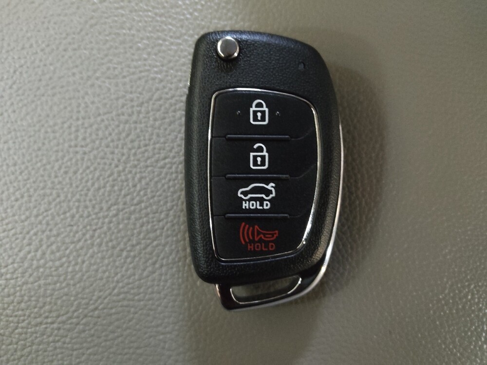 2018 Hyundai Sonata in Greenville, SC 29607 - 18068809 32