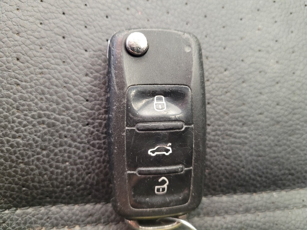 2013 Volkswagen Jetta in Fairfield, OH 45014 - 18068855 32