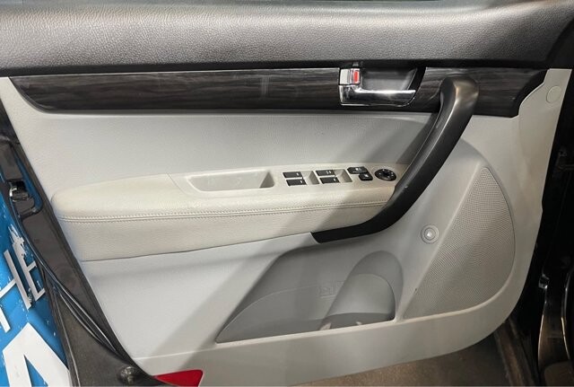 2011 Kia Sorento in Conyers, GA 30094 - 18068911 9