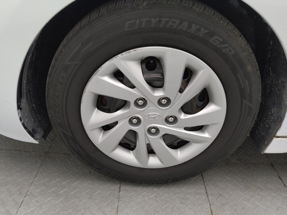 2019 Hyundai Elantra in Raleigh, NC 27604 - 18069010 31