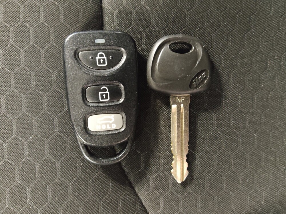 2019 Hyundai Elantra in Raleigh, NC 27604 - 18069010 32