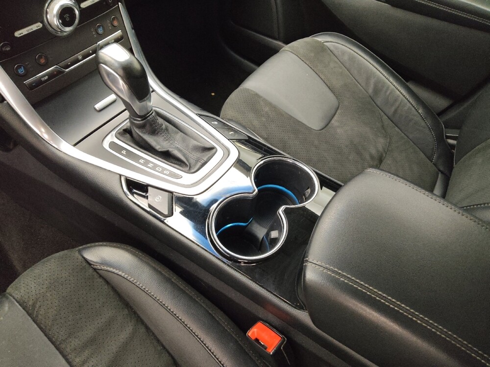 2018 Ford Edge in Wichita, KS 67207 - 18069015 26