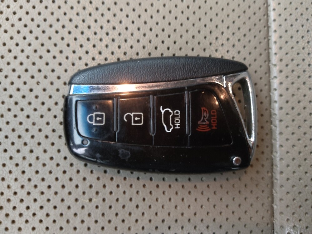 2018 Hyundai Santa Fe in Gladstone, MO 64118 - 18069072 32