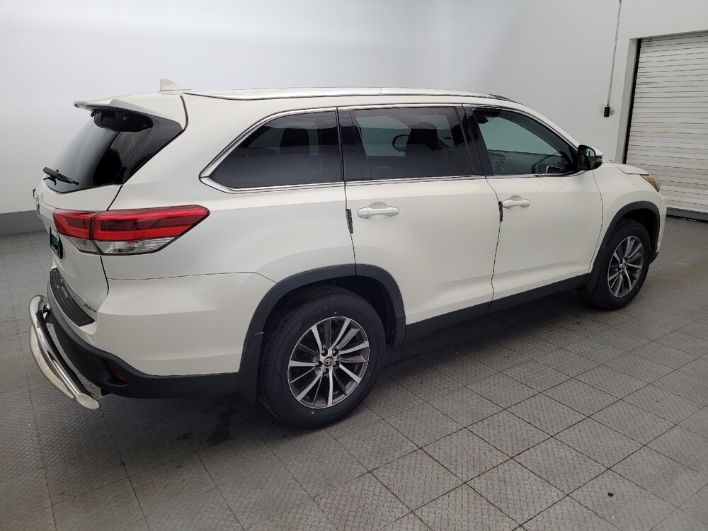 2019 Toyota Highlander in Henrico, VA 23223 - 18069090 10