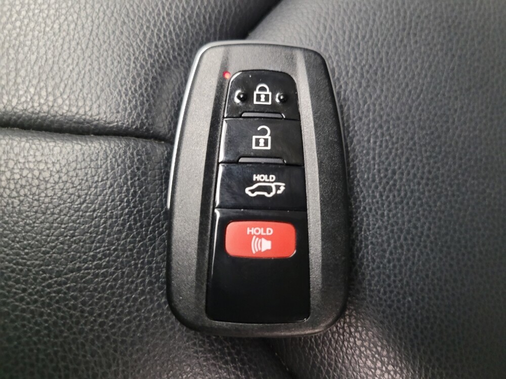 2022 Toyota Highlander in Taylor, MI 48180 - 18069211 32