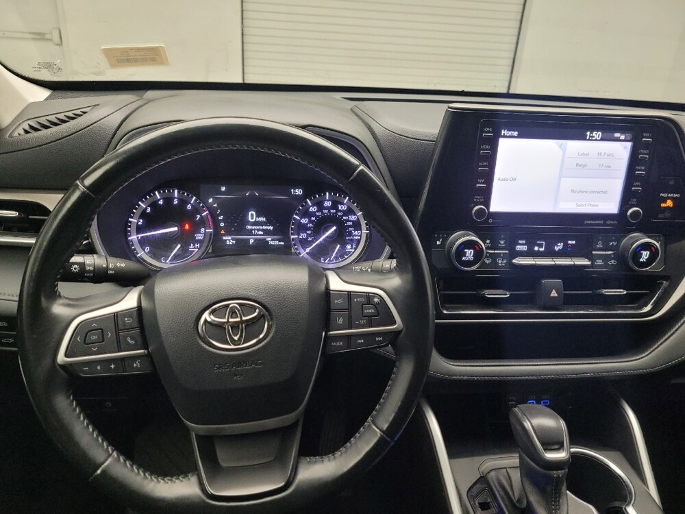 2022 Toyota Highlander in Taylor, MI 48180 - 18069211 22