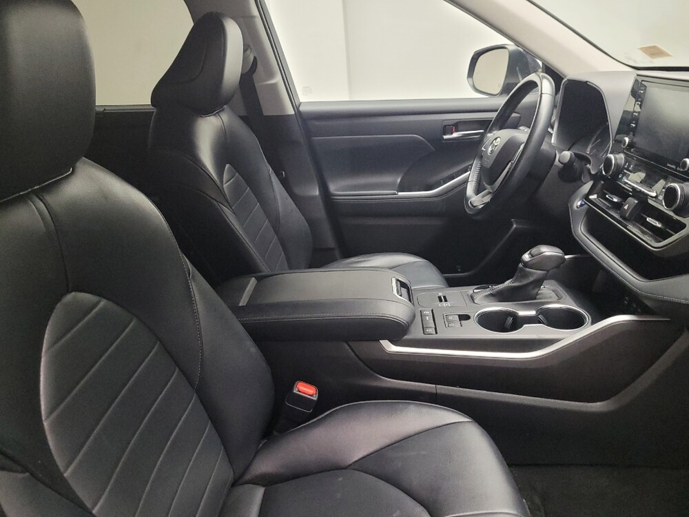 2022 Toyota Highlander in Taylor, MI 48180 - 18069211 21