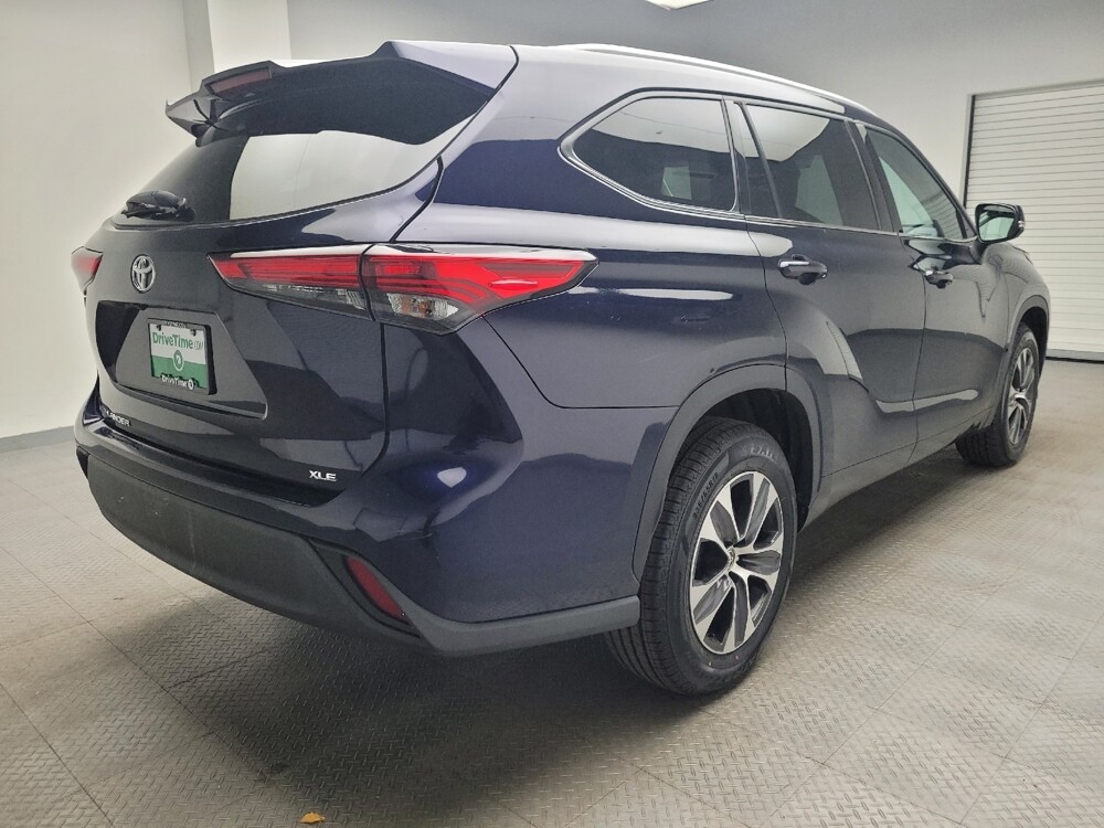 2022 Toyota Highlander in Taylor, MI 48180 - 18069211 9