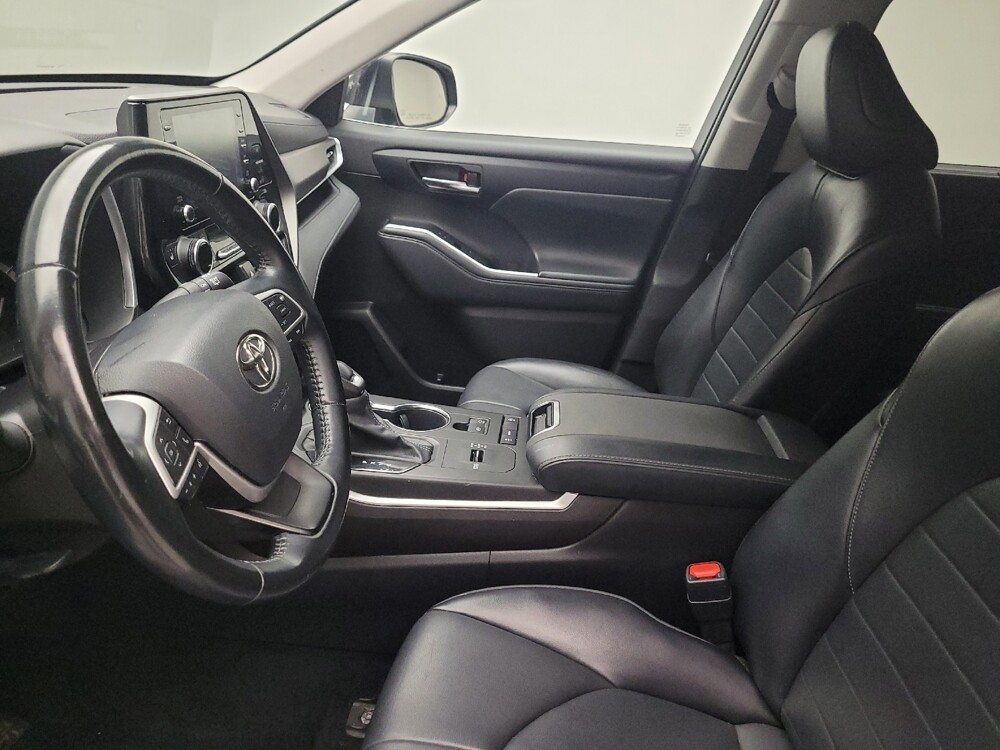 2022 Toyota Highlander in Taylor, MI 48180 - 18069211 17
