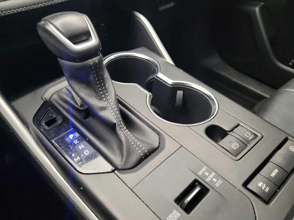 2022 Toyota Highlander in Taylor, MI 48180 - 18069211 26