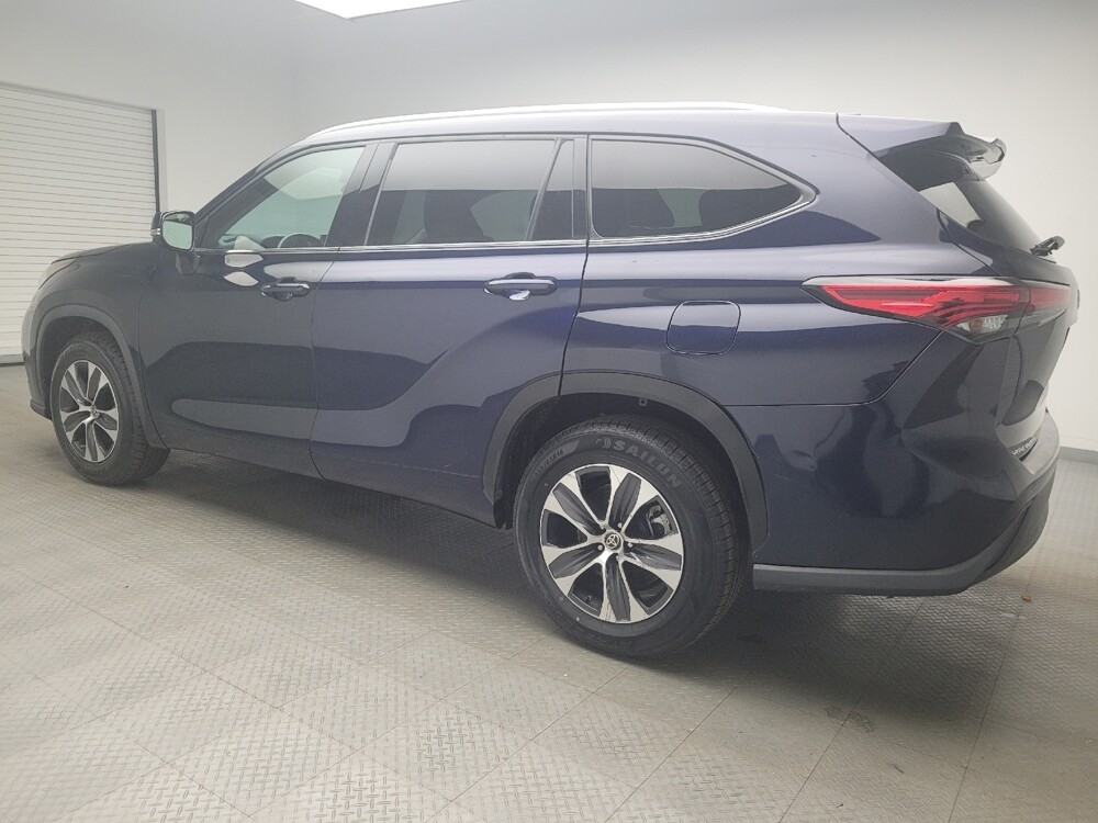 2022 Toyota Highlander in Taylor, MI 48180 - 18069211 3