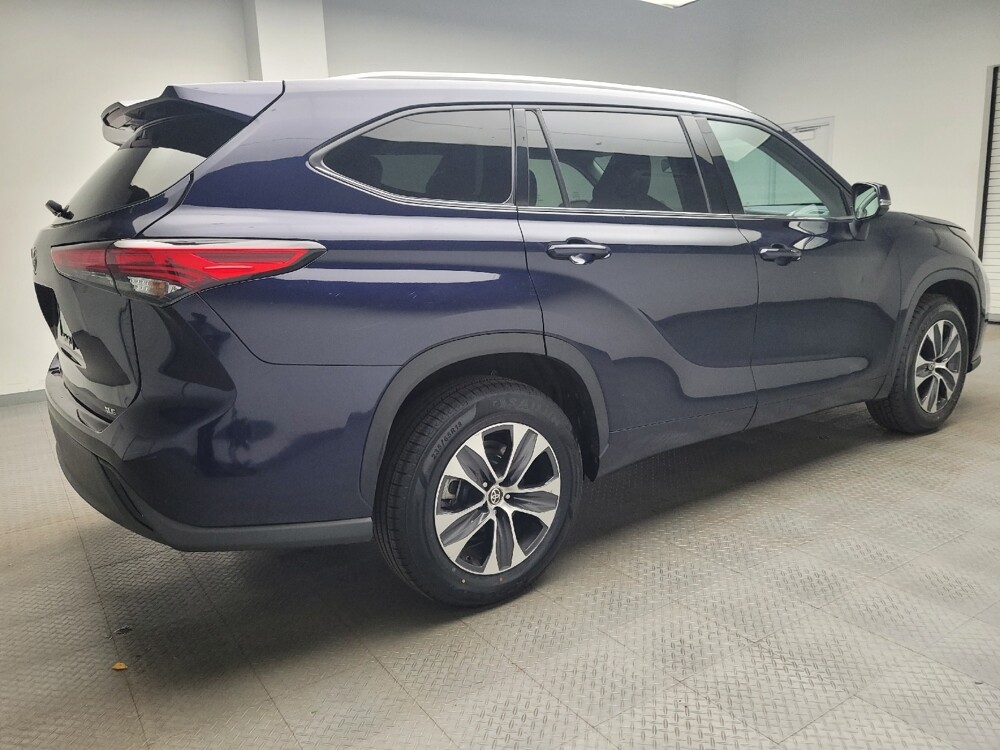 2022 Toyota Highlander in Taylor, MI 48180 - 18069211 10