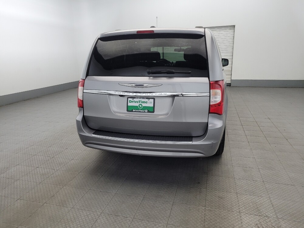 2016 Chrysler Town & Country in Richmond, VA 23235 - 18069239 7