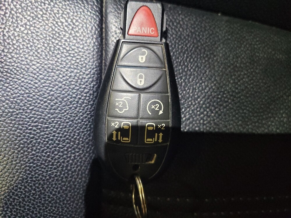 2016 Chrysler Town & Country in Richmond, VA 23235 - 18069239 32