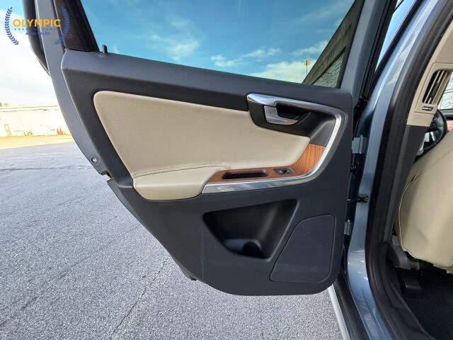 2017 Volvo XC60 in Decatur, GA 30032 - 18069329 41