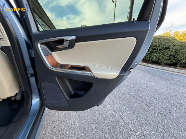 2017 Volvo XC60 in Decatur, GA 30032 - 18069329 42