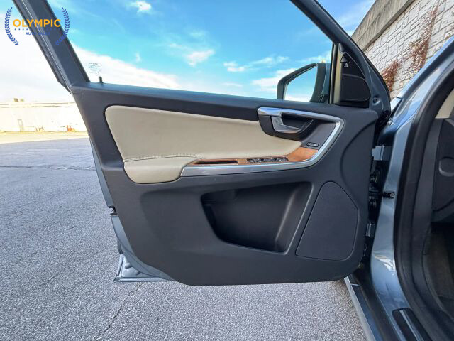 2017 Volvo XC60 in Decatur, GA 30032 - 18069329 39