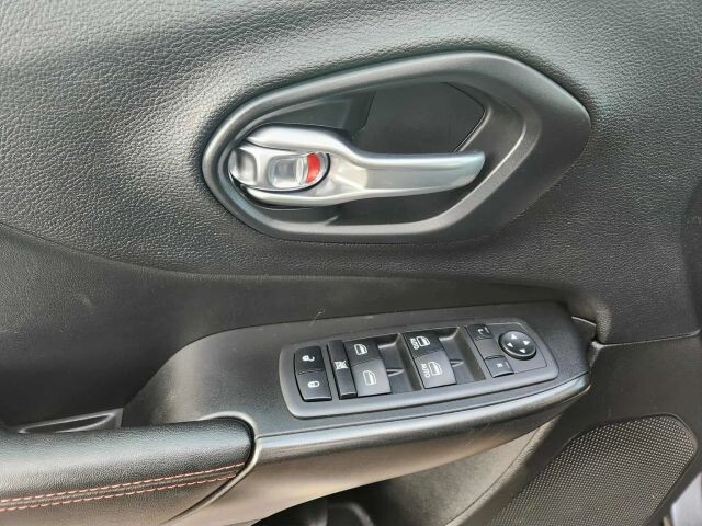 2019 Jeep Cherokee in Wadena, MN 56482 - 18069335 22