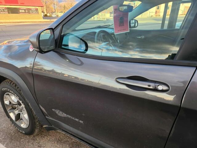 2019 Jeep Cherokee in Wadena, MN 56482 - 18069335 21