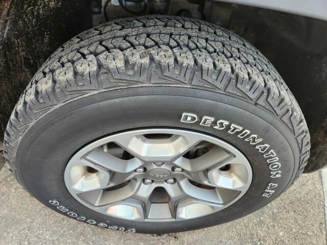 2019 Jeep Cherokee in Wadena, MN 56482 - 18069335 6