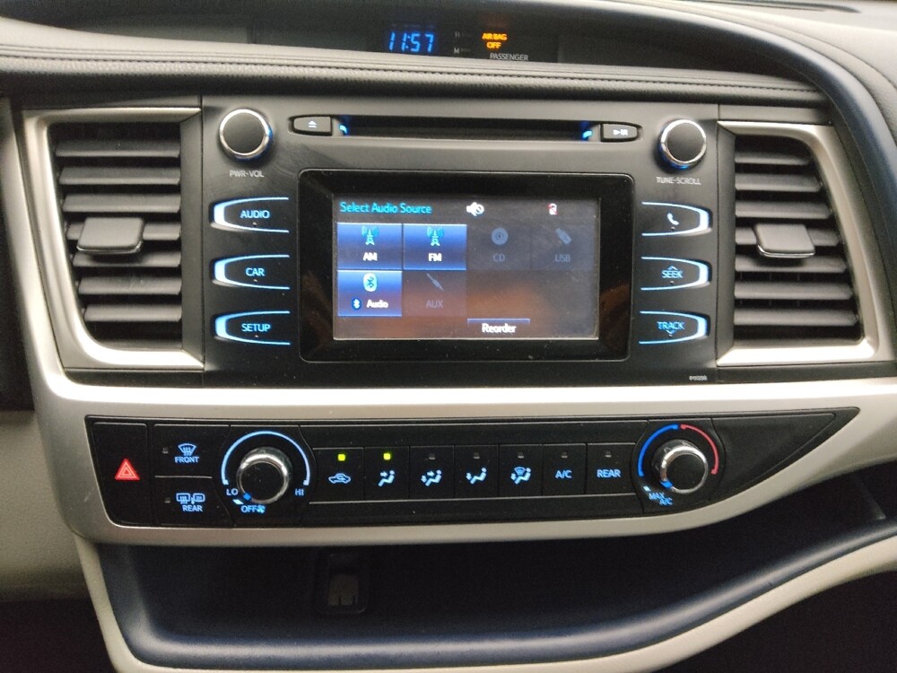 2017 Toyota Highlander in Tampa, FL 33612 - 18069431 25