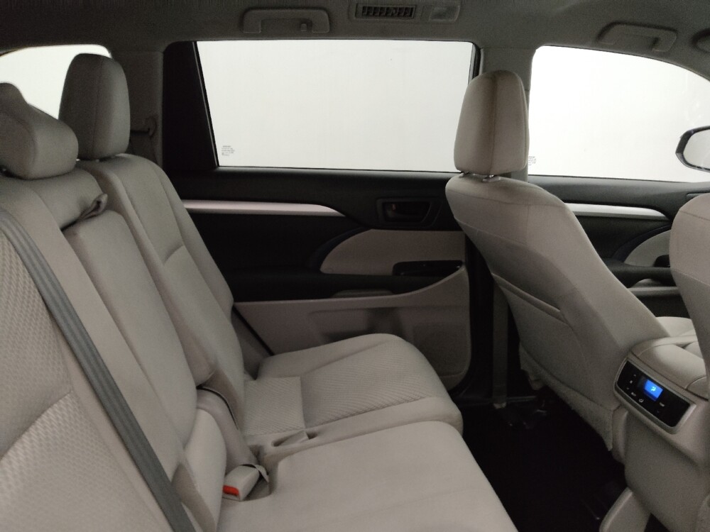 2017 Toyota Highlander in Tampa, FL 33612 - 18069431 19