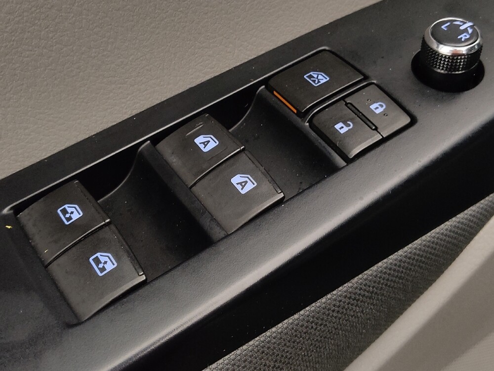 2017 Toyota Highlander in Tampa, FL 33612 - 18069431 27