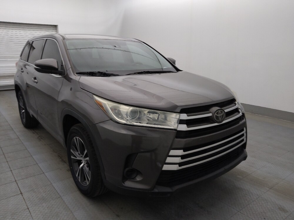2017 Toyota Highlander in Tampa, FL 33612 - 18069431 13