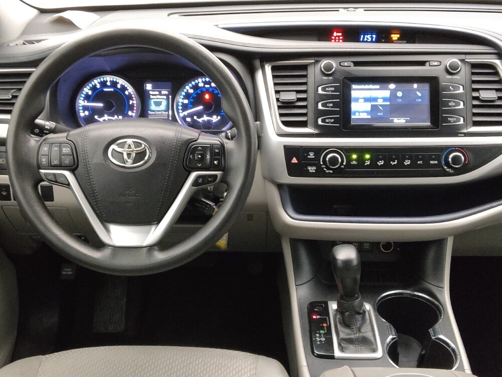 2017 Toyota Highlander in Tampa, FL 33612 - 18069431 22