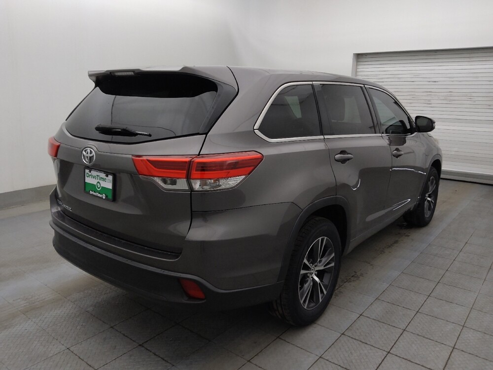 2017 Toyota Highlander in Tampa, FL 33612 - 18069431 9