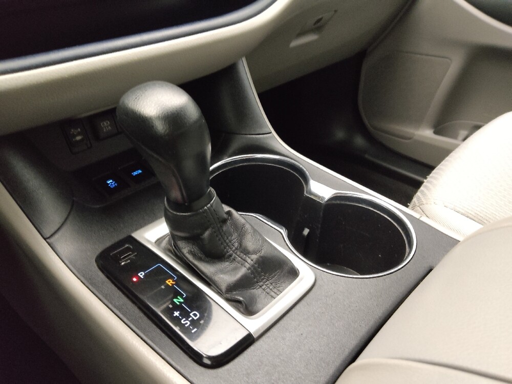 2017 Toyota Highlander in Tampa, FL 33612 - 18069431 26