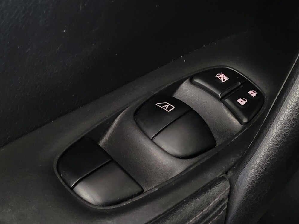 2018 Nissan Rogue Sport in Tampa, FL 33612 - 18069434 27