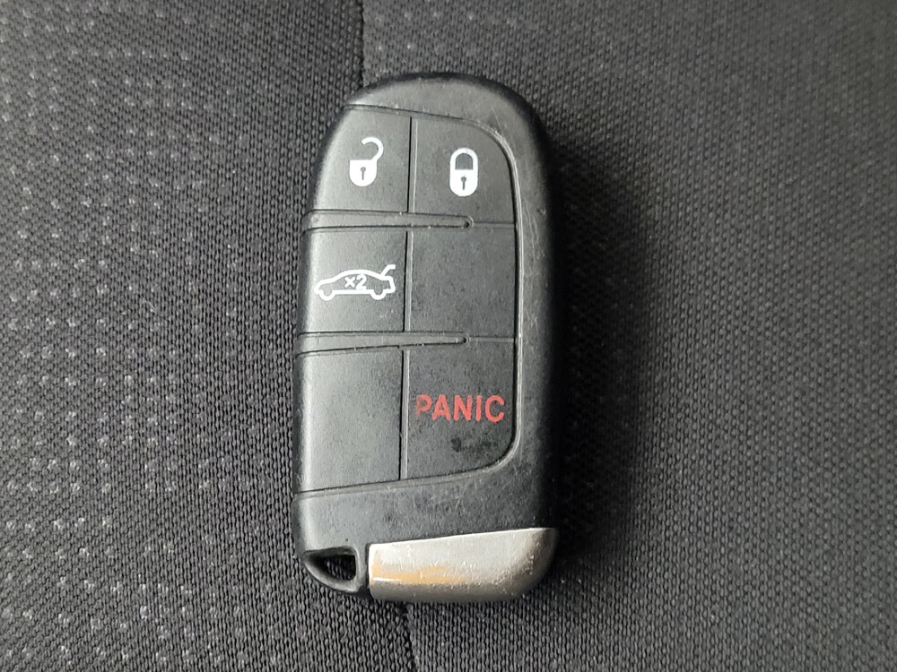 2015 Chrysler 200 in San Antonio, TX 78238 - 18069496 32