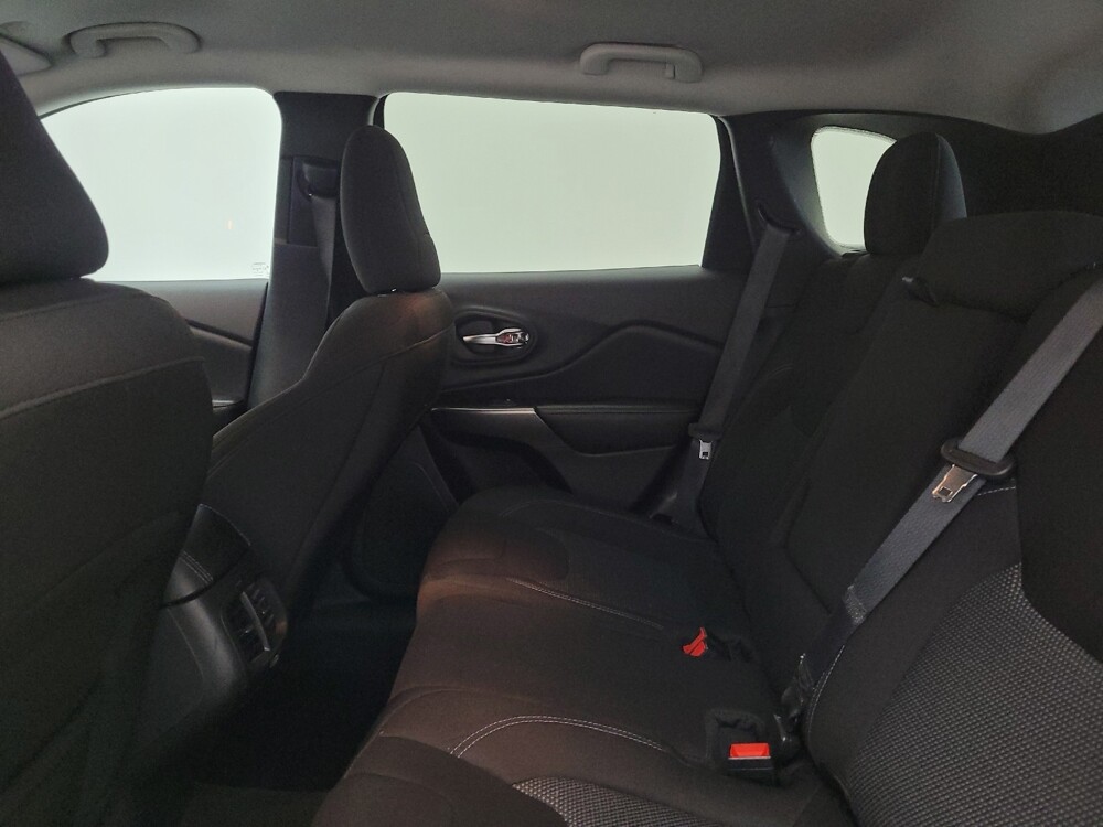 2020 Jeep Cherokee in Fairfield, OH 45014 - 18069588 18