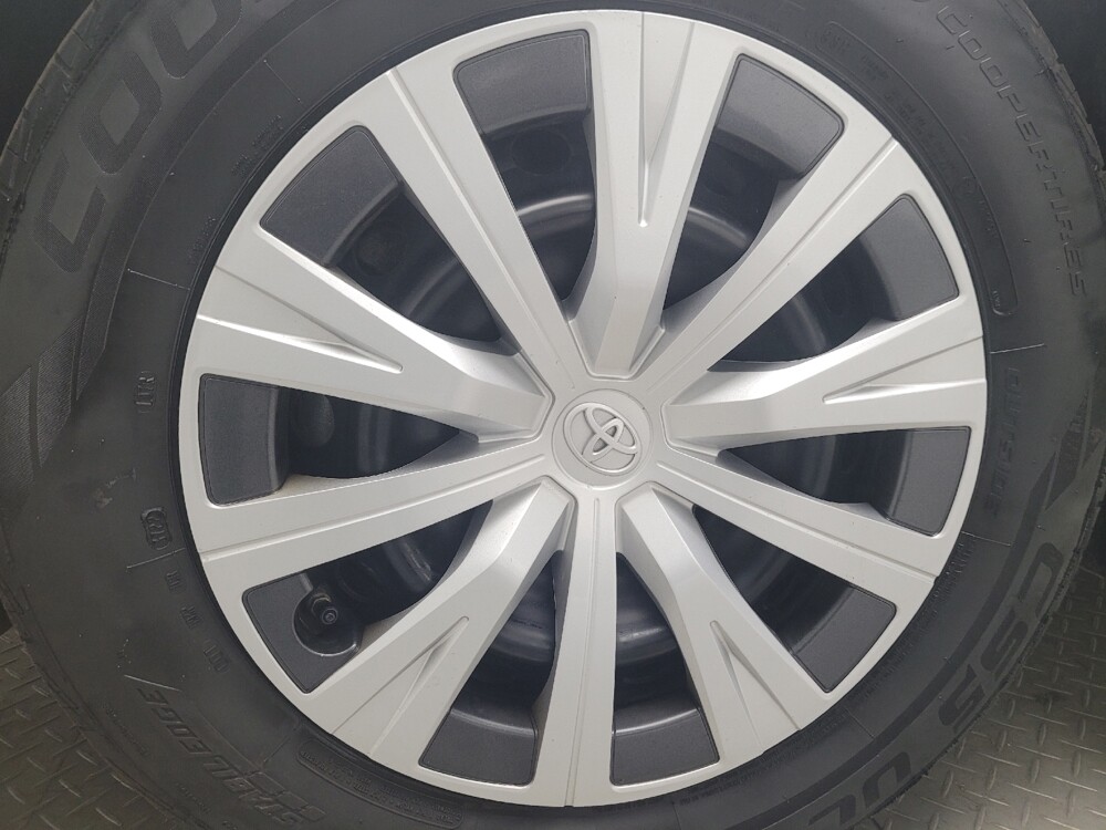 2020 Toyota Camry in Eastpointe, MI 48021 - 18069606 31