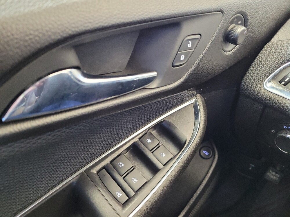 2018 Chevrolet Cruze in Lexington, KY 40509 - 18069609 27