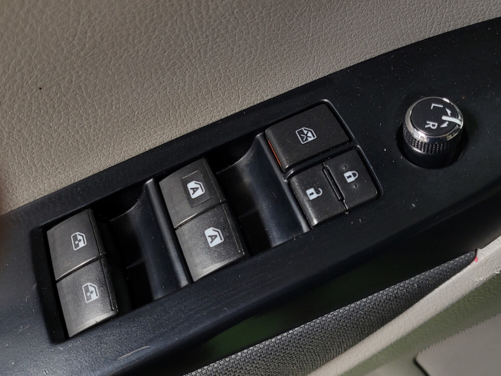 2018 Toyota Highlander in Tallahassee, FL 32304 - 18069803 27