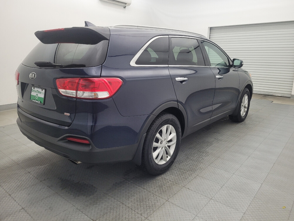 2018 Kia Sorento in Round Rock, TX 78664 - 18069960 9