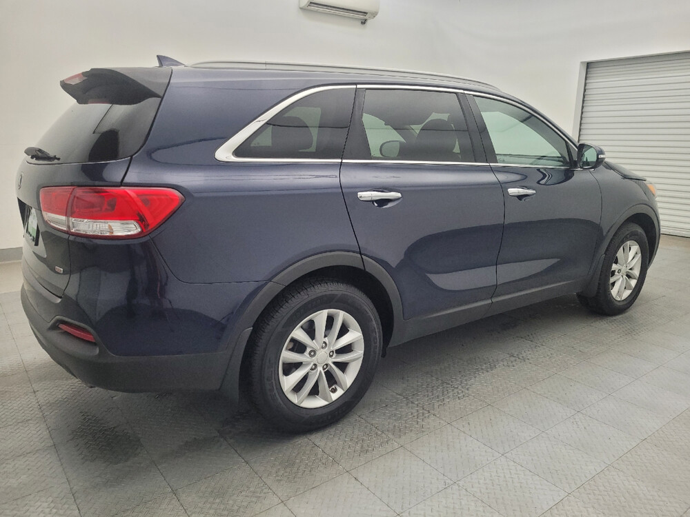 2018 Kia Sorento in Round Rock, TX 78664 - 18069960 10