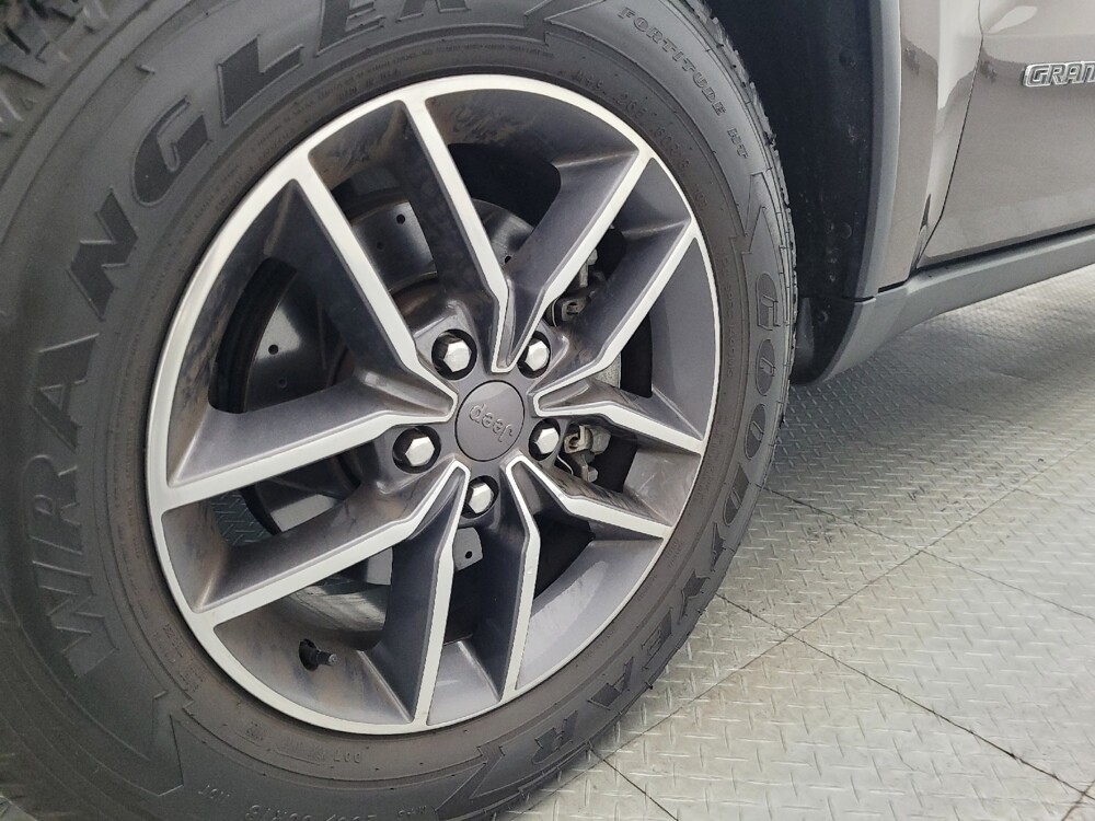 2019 Jeep Grand Cherokee in Jacksonville, FL 32210 - 18070037 31