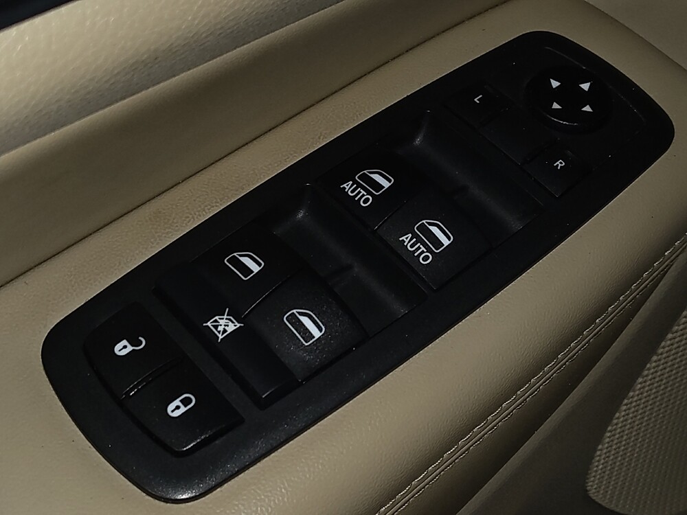 2019 Jeep Grand Cherokee in Jacksonville, FL 32210 - 18070037 27