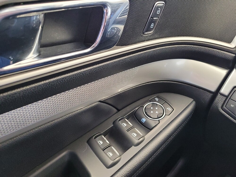 2017 Ford Explorer in Toledo, OH 43617 - 18070100 27